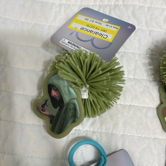 Disney lot 6  100 x Koosh | Encanto  little mermaidKoosh Ball Keychain Clip NWT - Picture 2 of 8